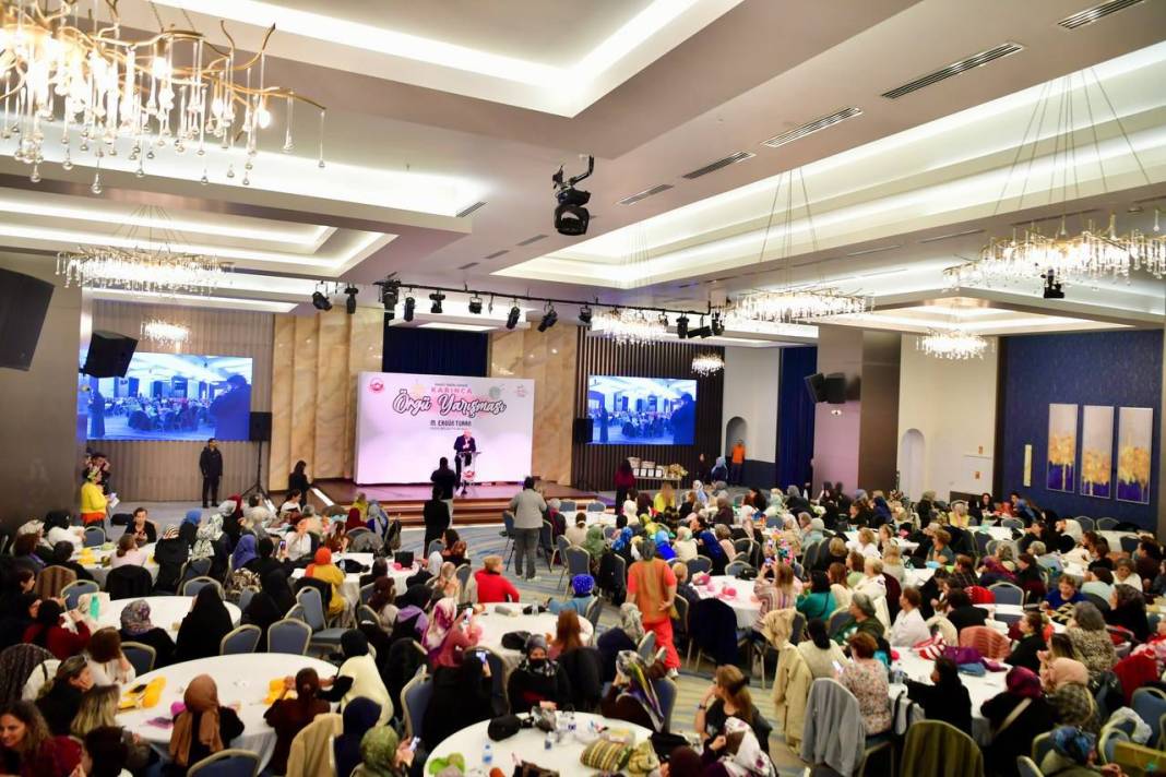 Fatih'te '2. Örgü Yarışması’na büyük ilgi: 500 kadın el emeği için yarıştı 3